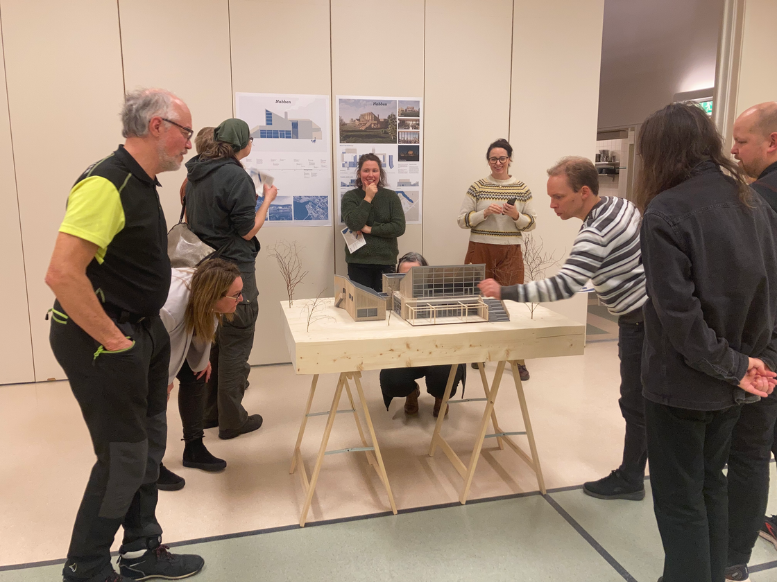 Default image alt text