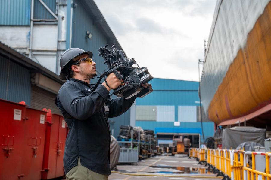 Gecko forward-deployed engineer scanning a ship hull