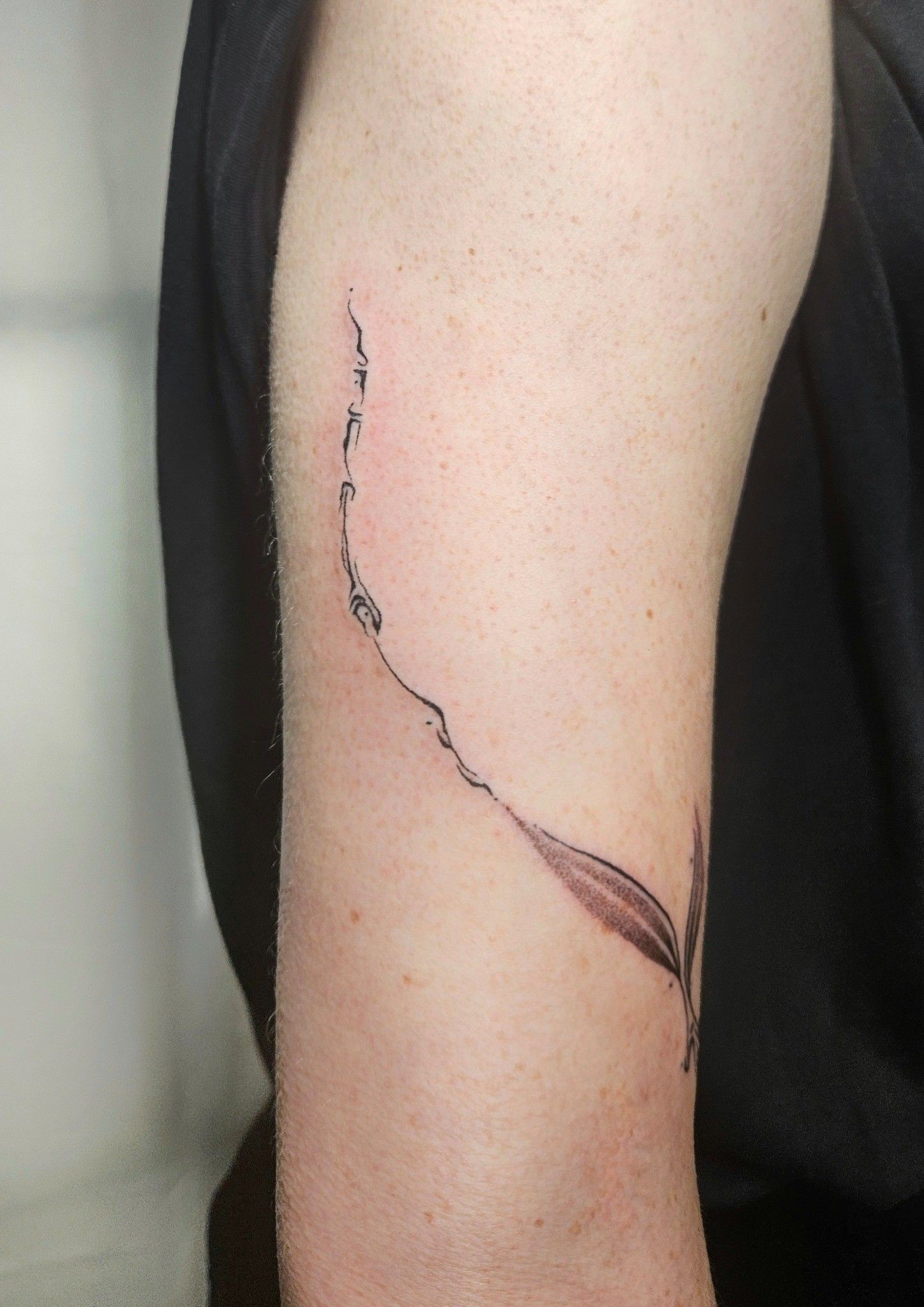 Tatouage ornemental fines lignes tribal
