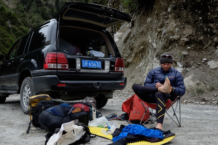 Our support vehicle – I am taping up my toes Weather changes very quickly at altitude I am wearing a puffer jacket now