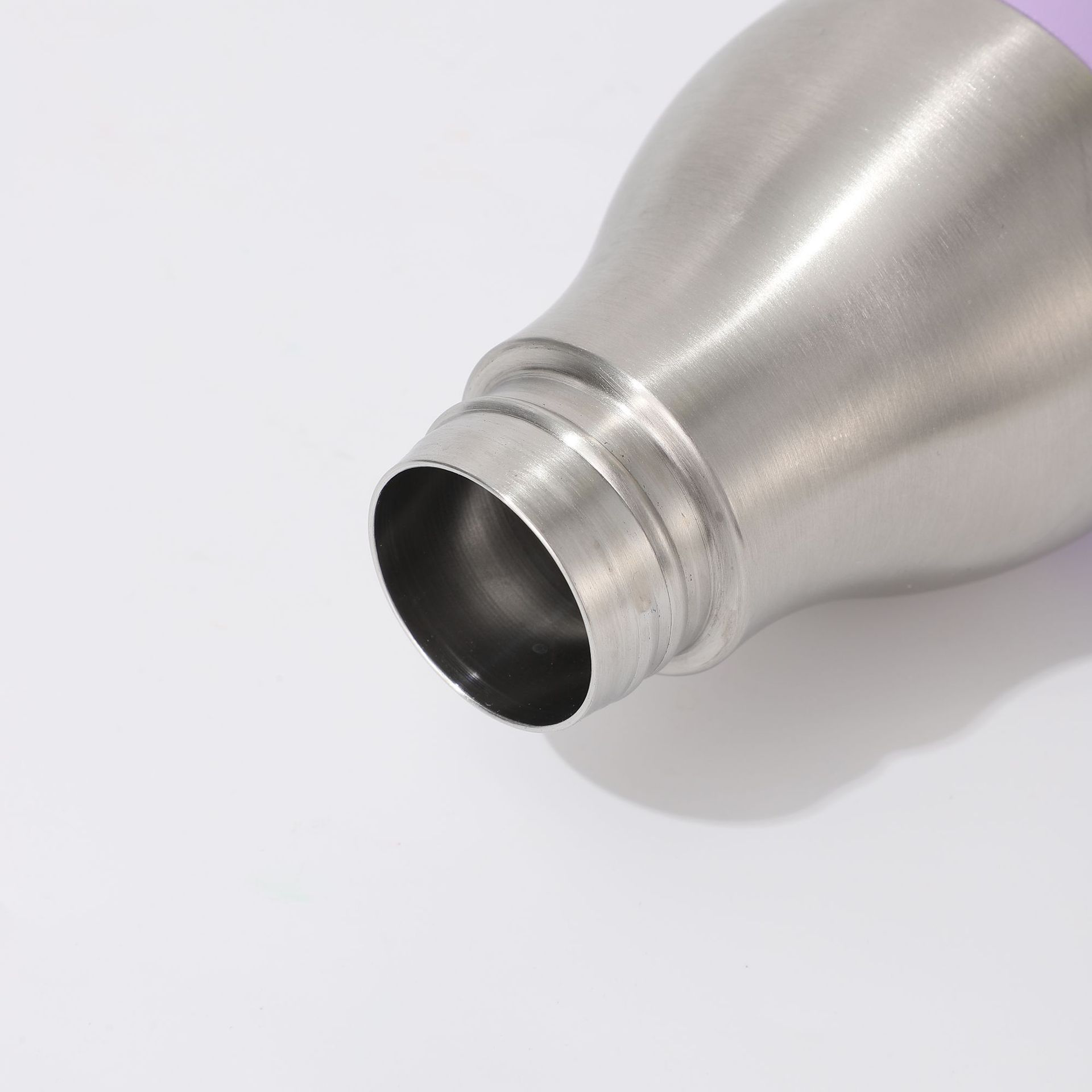 Wide mouth opening detail of stainless steel vacuum insulated bottle