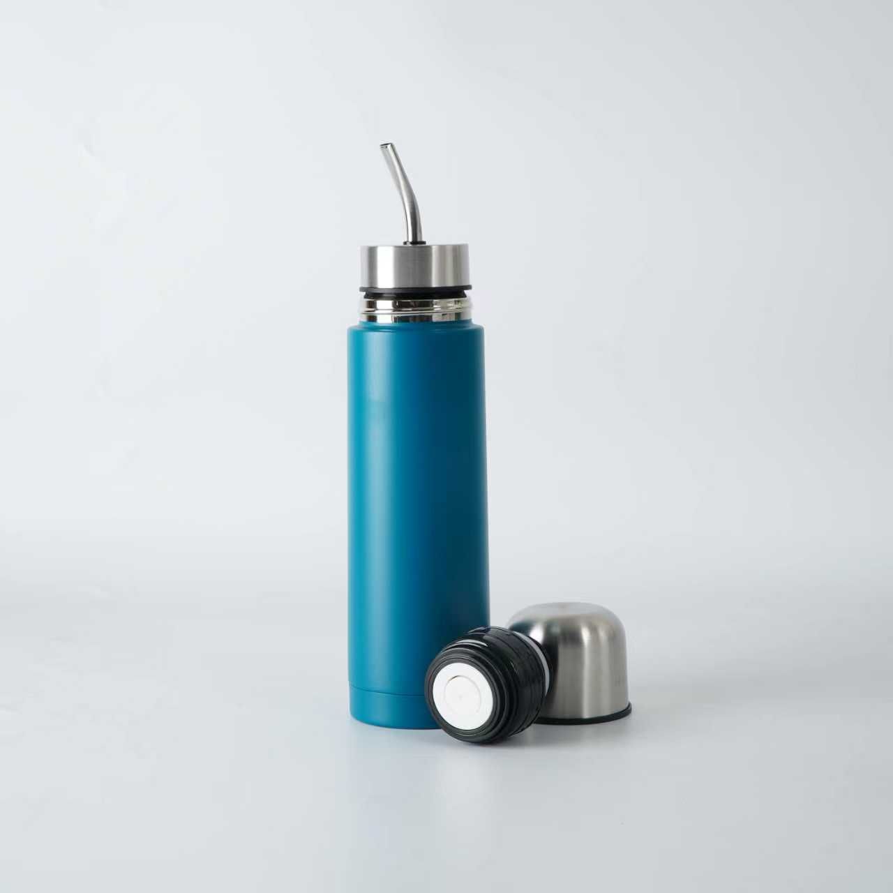 Blue insulated yerba mate bottle with metal straw and lid