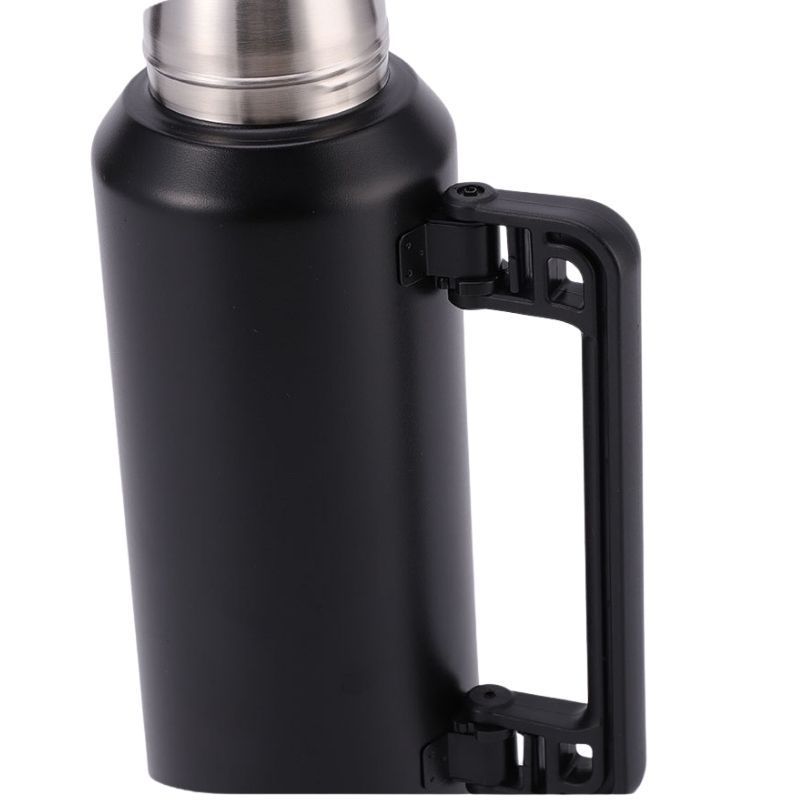 Side handle detail of vacuum insulated thermos jug