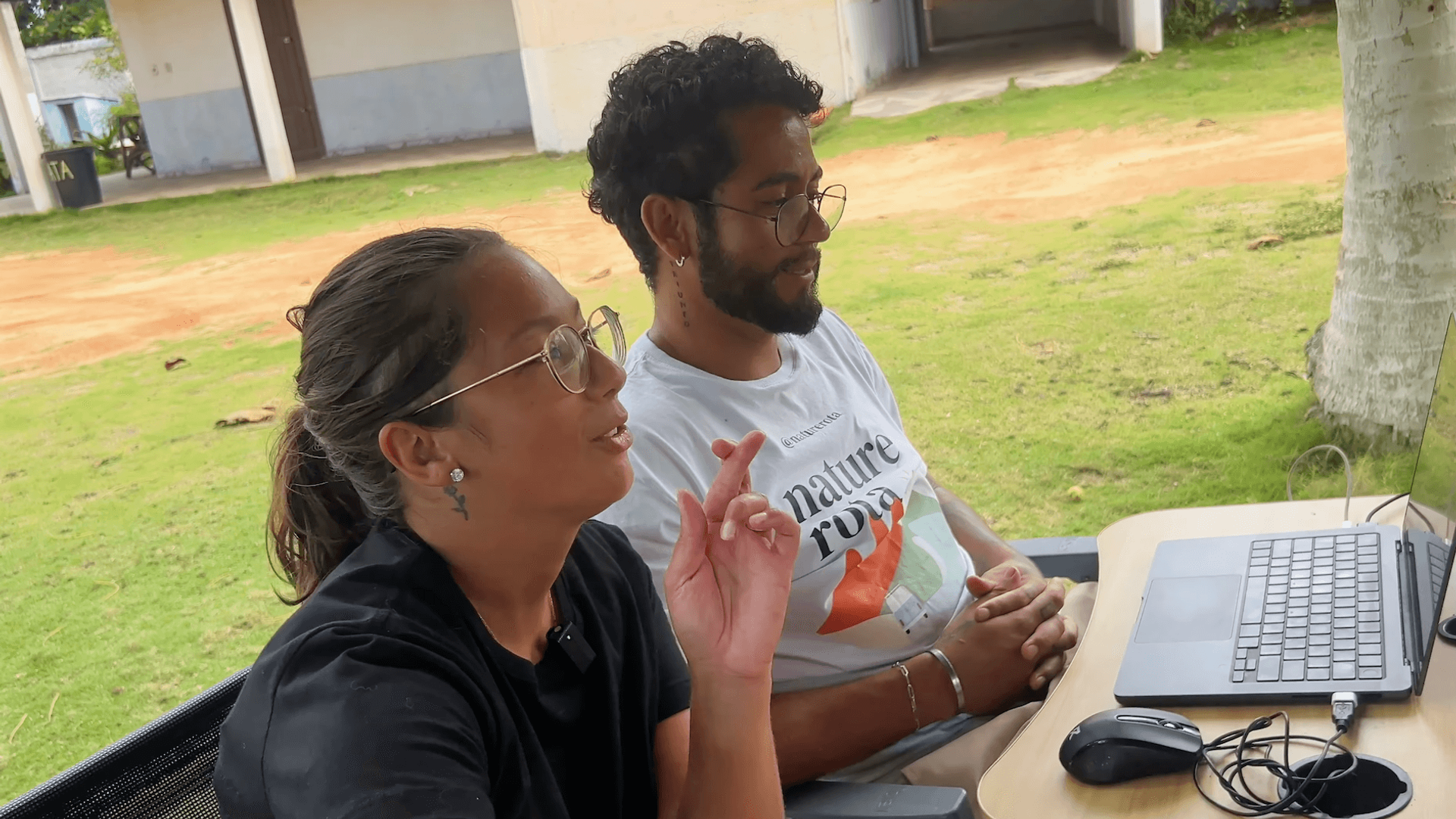 Trabalhar Viajando: Como a Gente Organiza a Rotina (Sem Ficar Doido!)