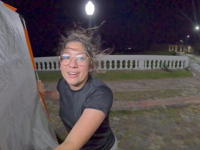 Guia de Pernoite Seguro na Estrada: Como Escolher, Onde Fugir e Nosso Checklist