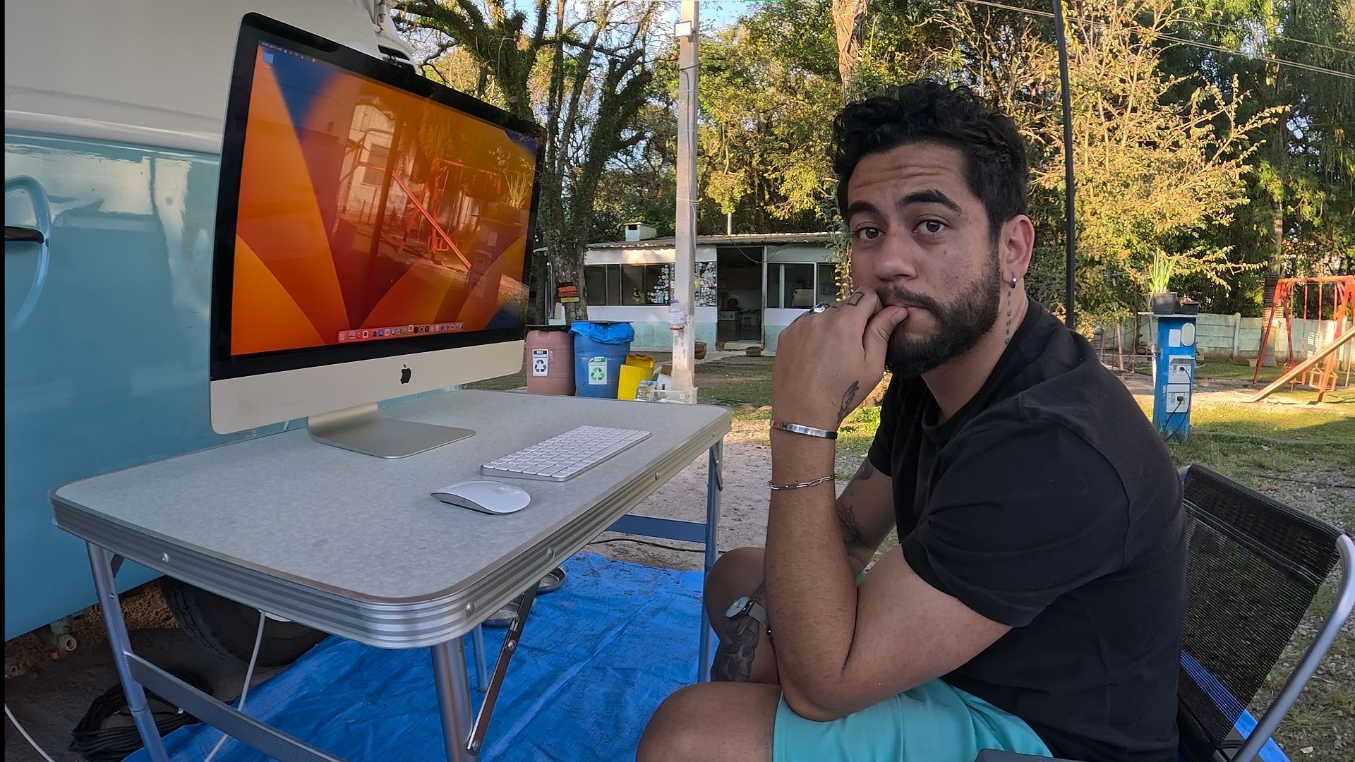 Internet na Estrada: O Guia Definitivo para Trabalhar Vivendo na Praia (Setup Starlink + 5G)