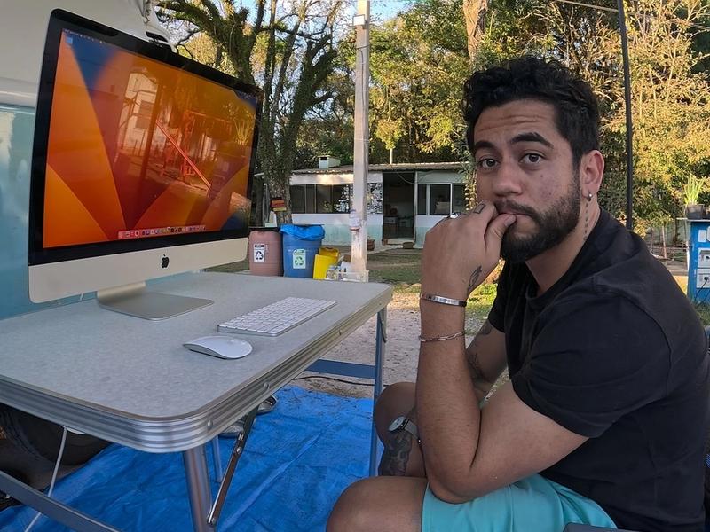 Internet na Estrada: O Guia Definitivo para Trabalhar Vivendo na Praia (Setup Starlink + 5G)