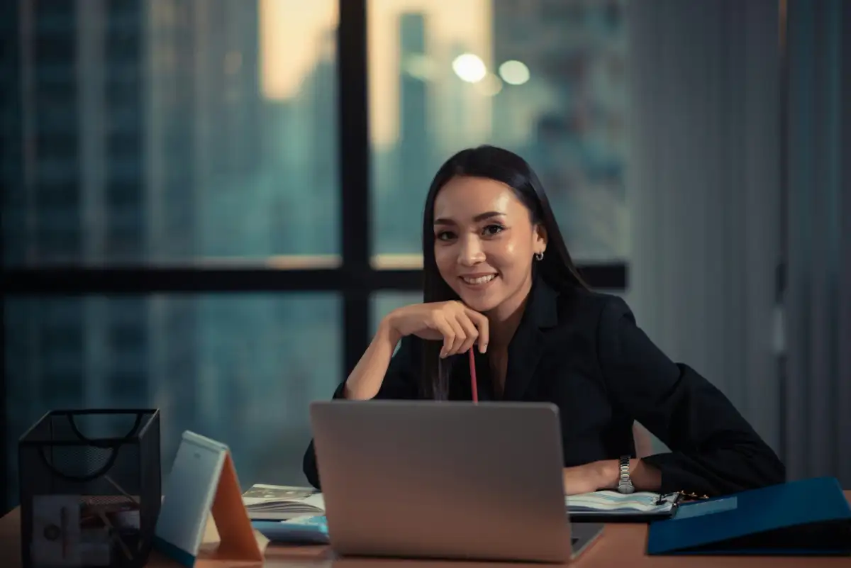 lady on desk using calculator