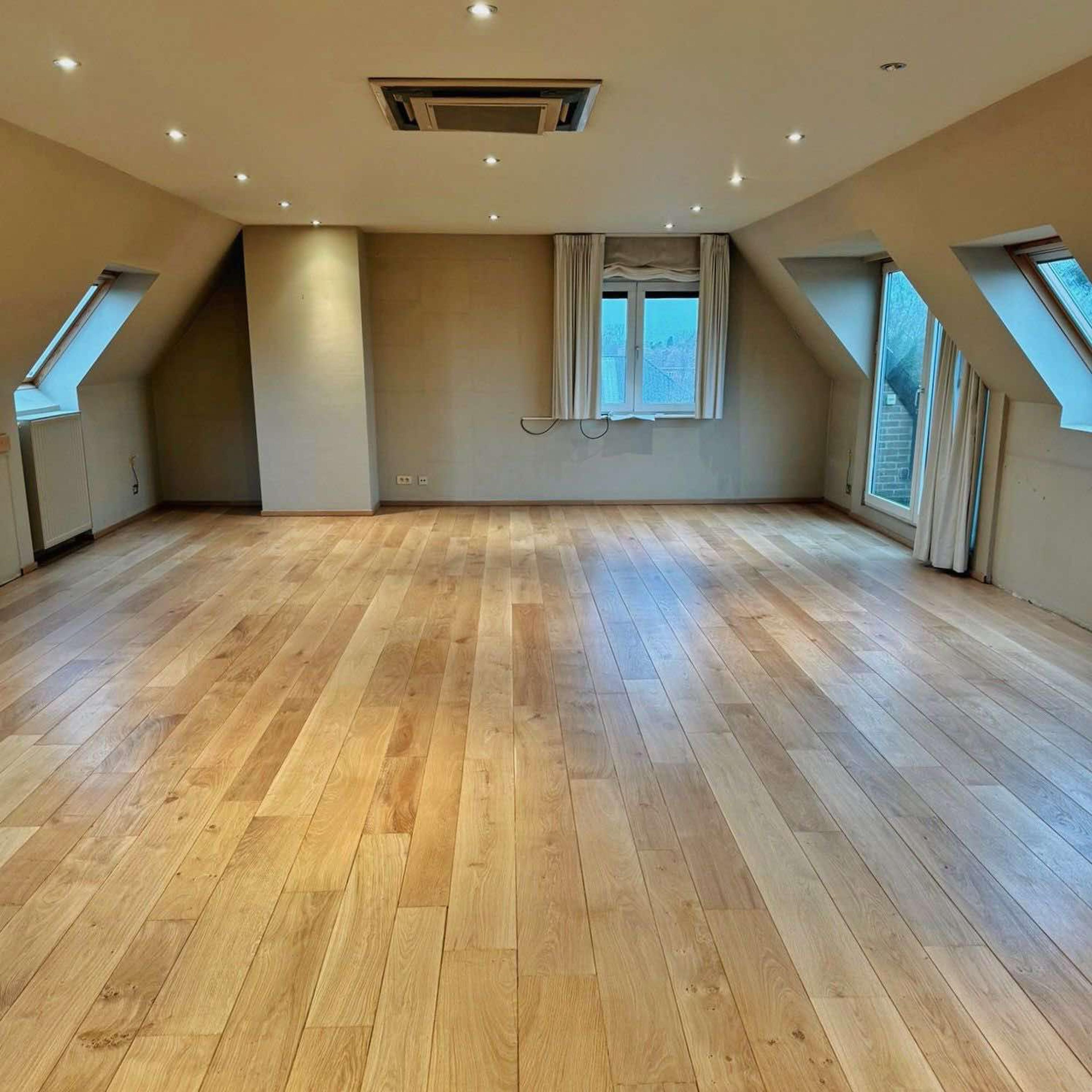 schuren van parket in Meulebeke