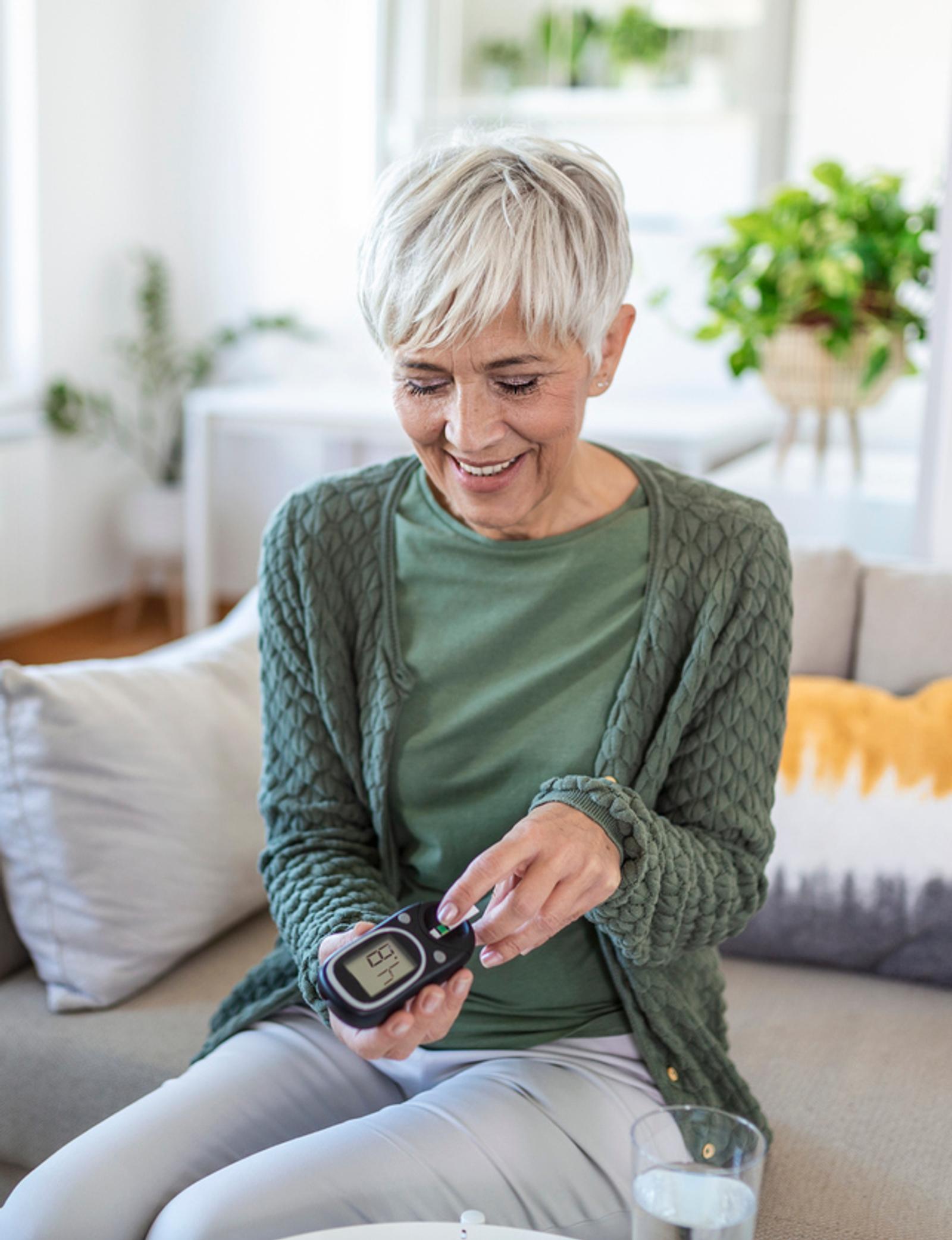 Remote patient blood monitoring device
