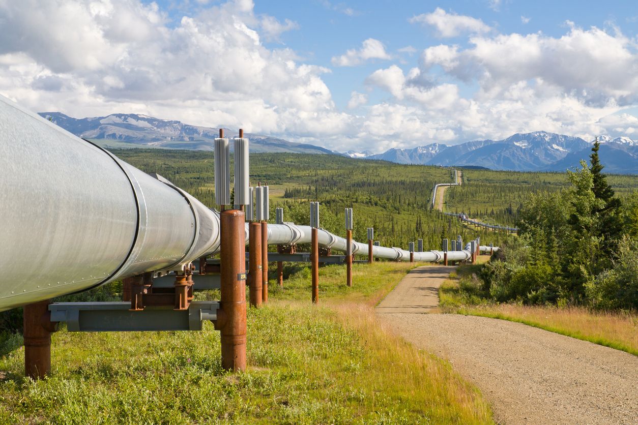 TransAlaskan pipeline with mountains