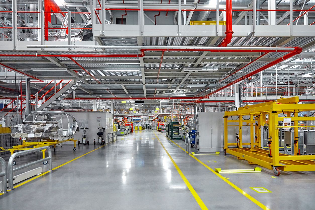 Interior de fábrica de automóviles
