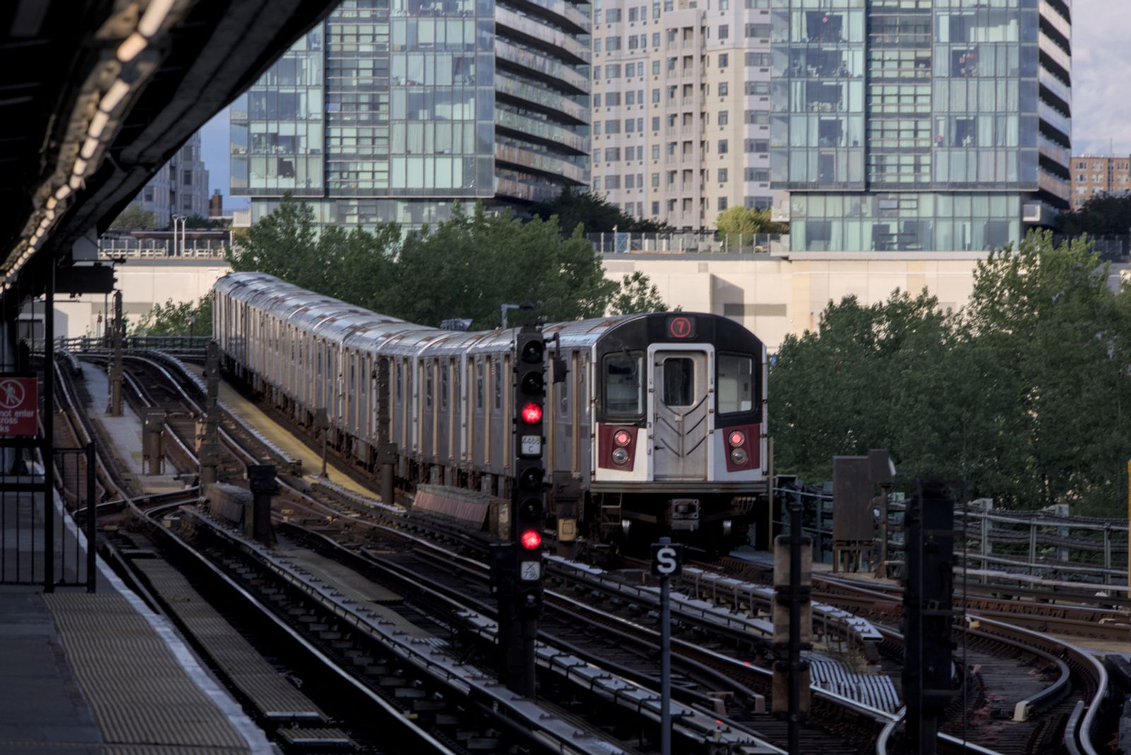 7 train running on above ground elevated tracks in Flushing, Queens, New York City