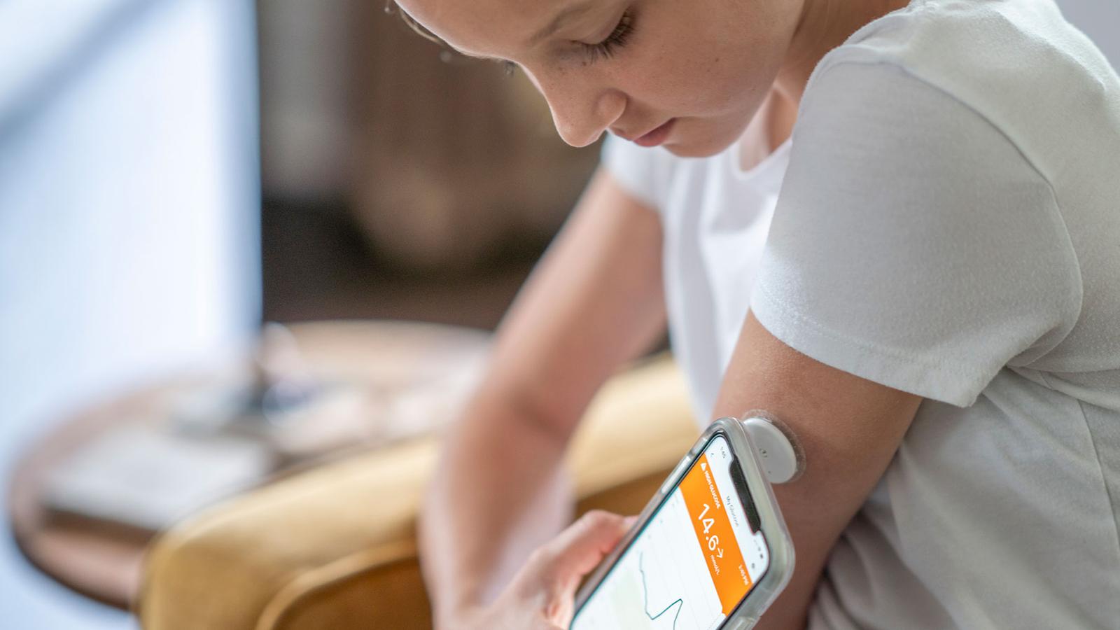 Monitoring blood sugar levels with IoT device