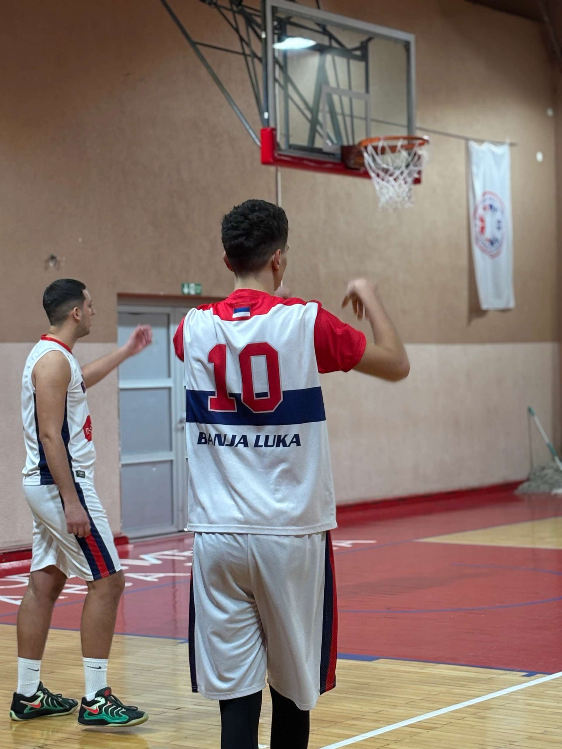 Seniori odnijeli pobjedu