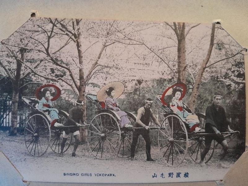 Geishas à Yokohama.