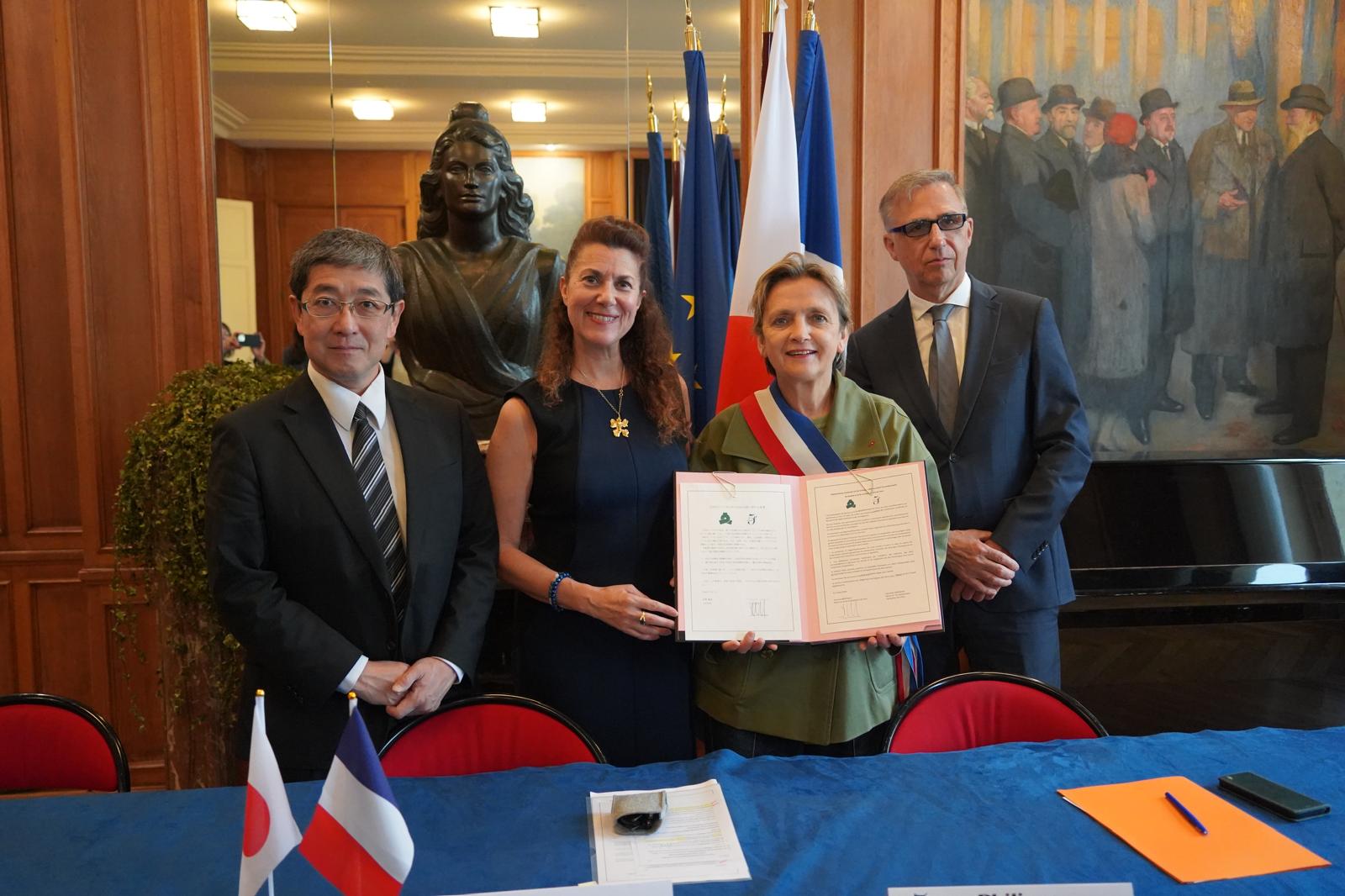 Signature du pacte d'amitie entre le 5e arrondissement de Paris et l'arrondissement du Bunkyo-ku de Tokyo