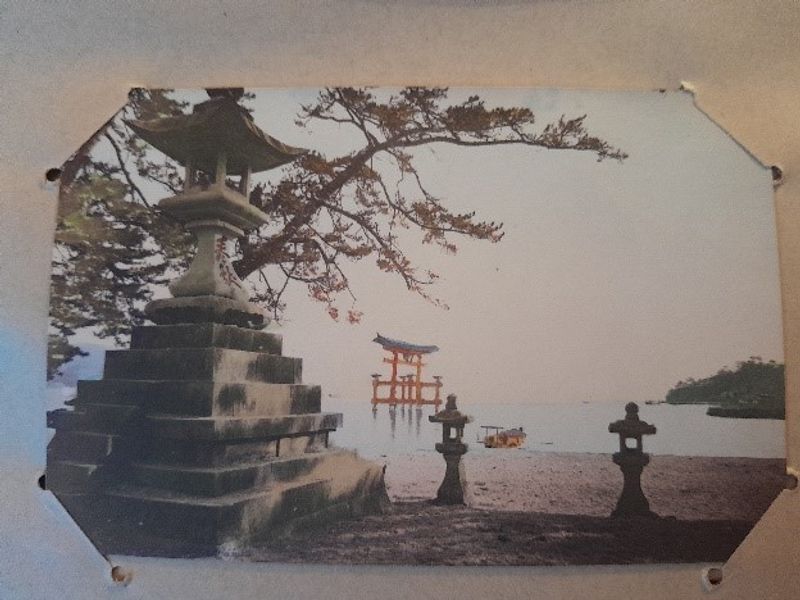Torii construit dans la mer.
