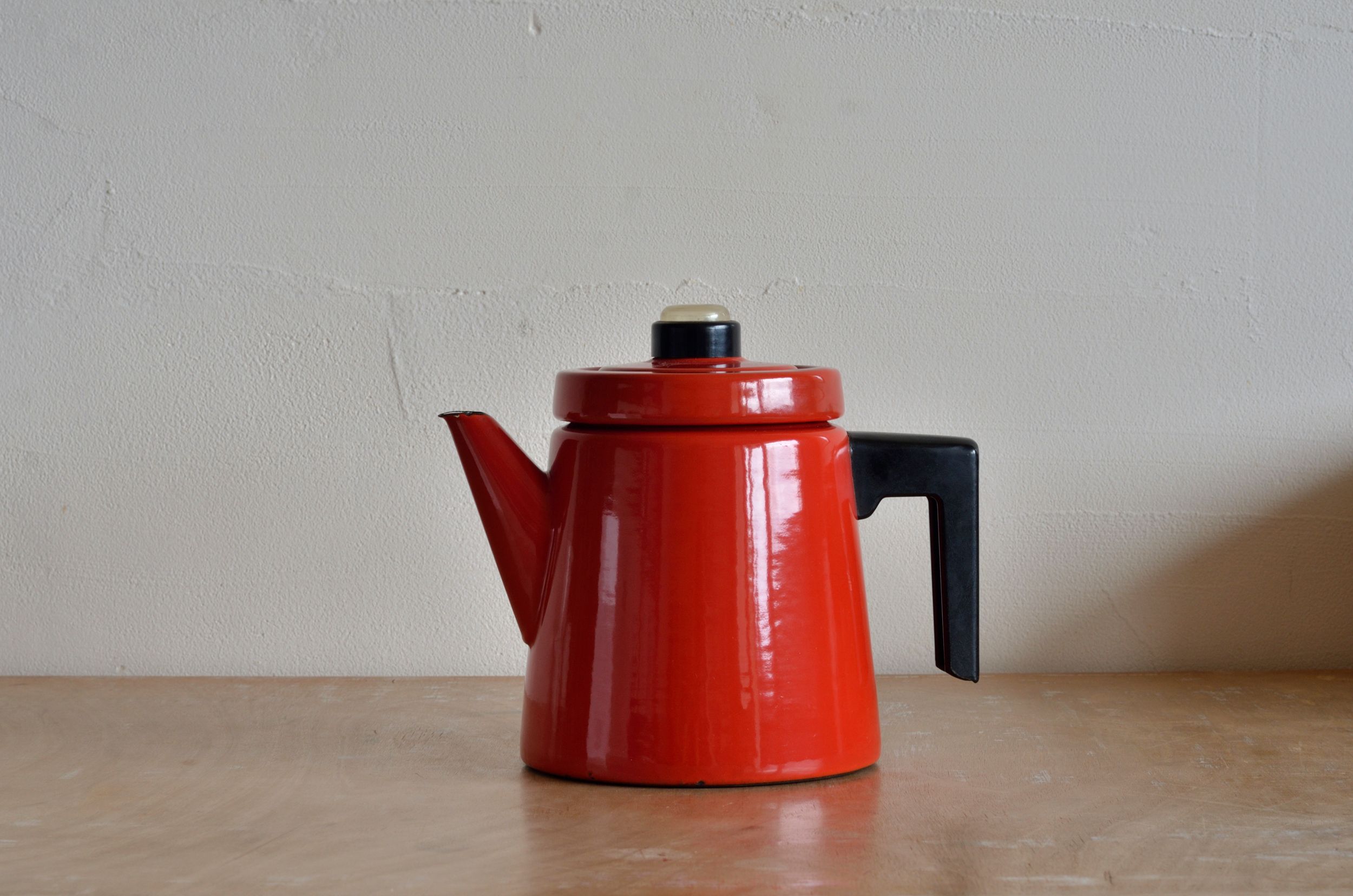 Pehtoori Coffee Pot 1.5L RED - フィネル - アンティ・ヌルメスニエミ