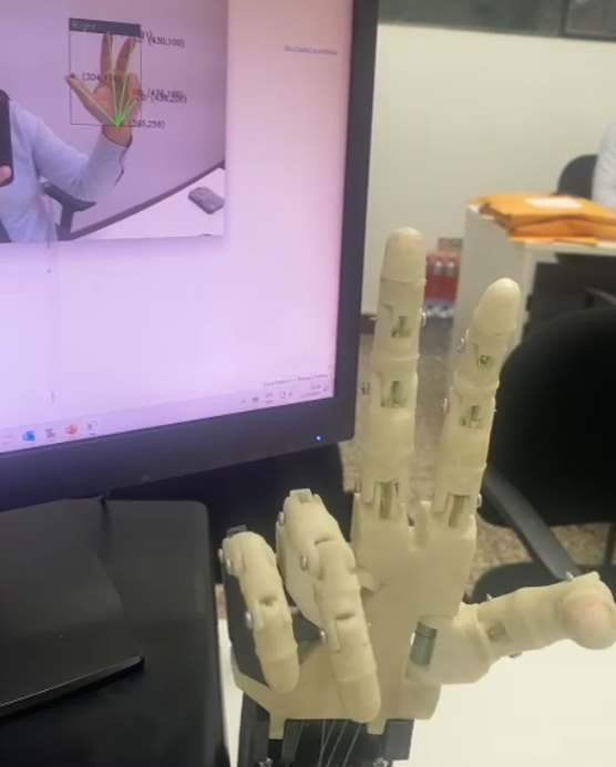 Controlling robotic hand with Mediapipe