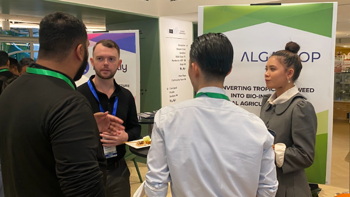 Algatrop founders at their booth at a Startupbootcamp Singapore event