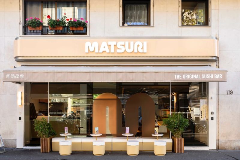 La façade d'un restaurant Matsuri et sa terrasse