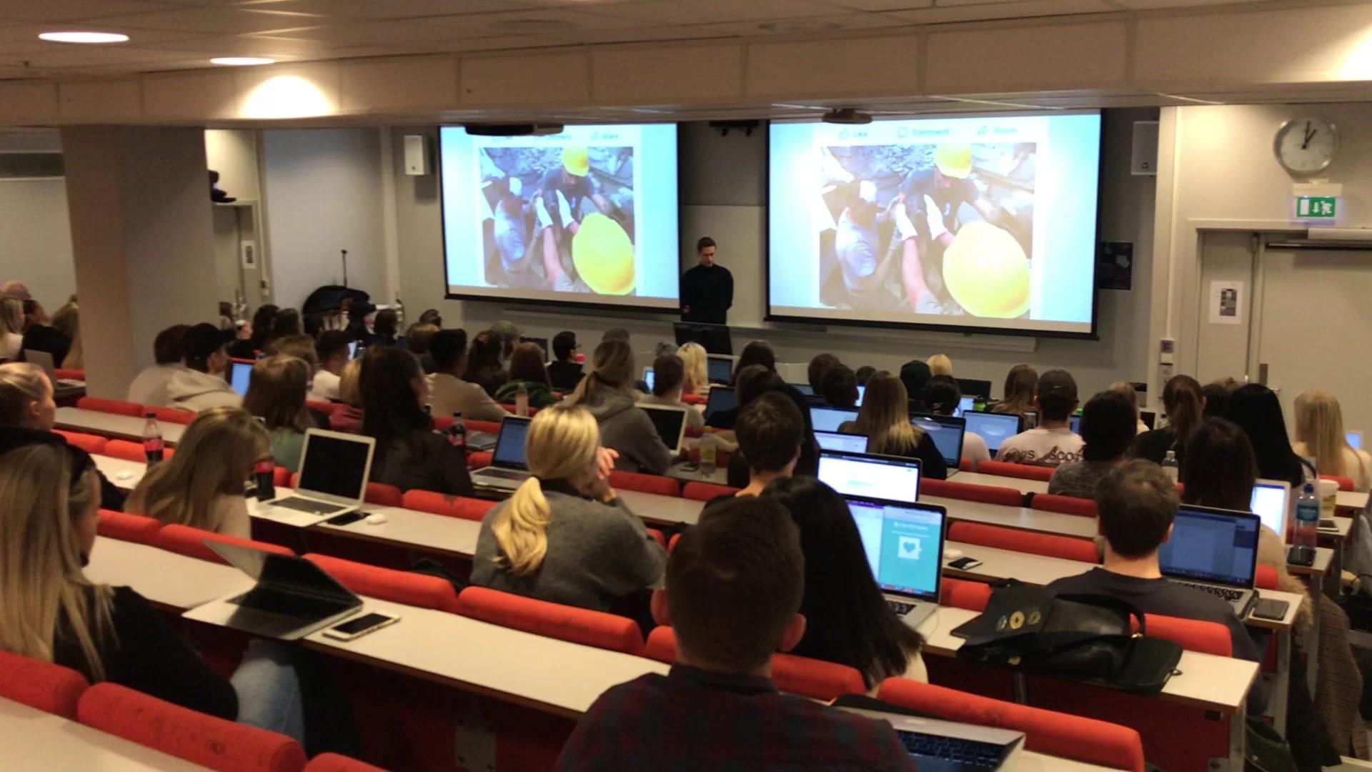 Studenter i forelesning