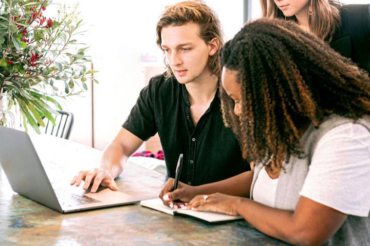 Assessing data on a computer