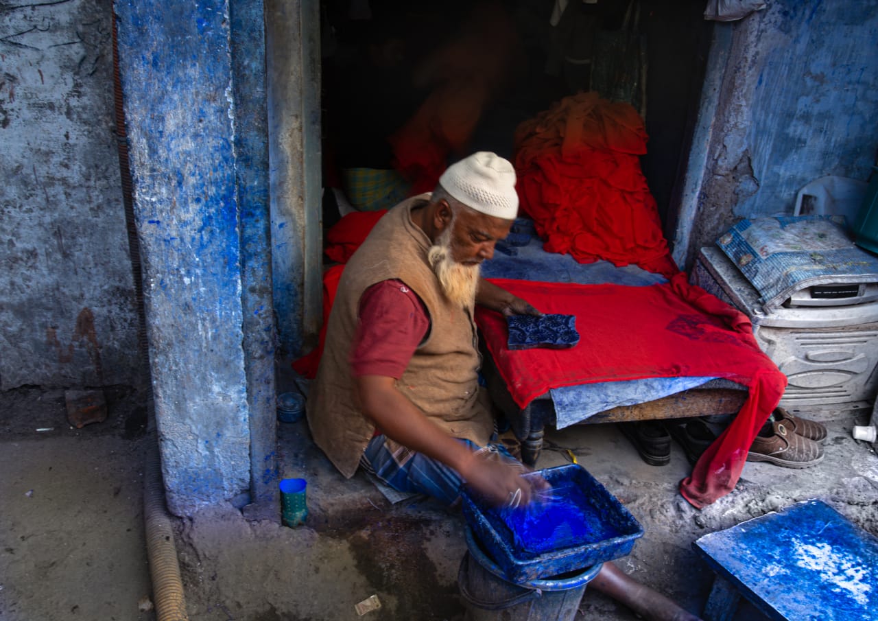 II The regular blue dyeing process at old bazaar of Lucknow II