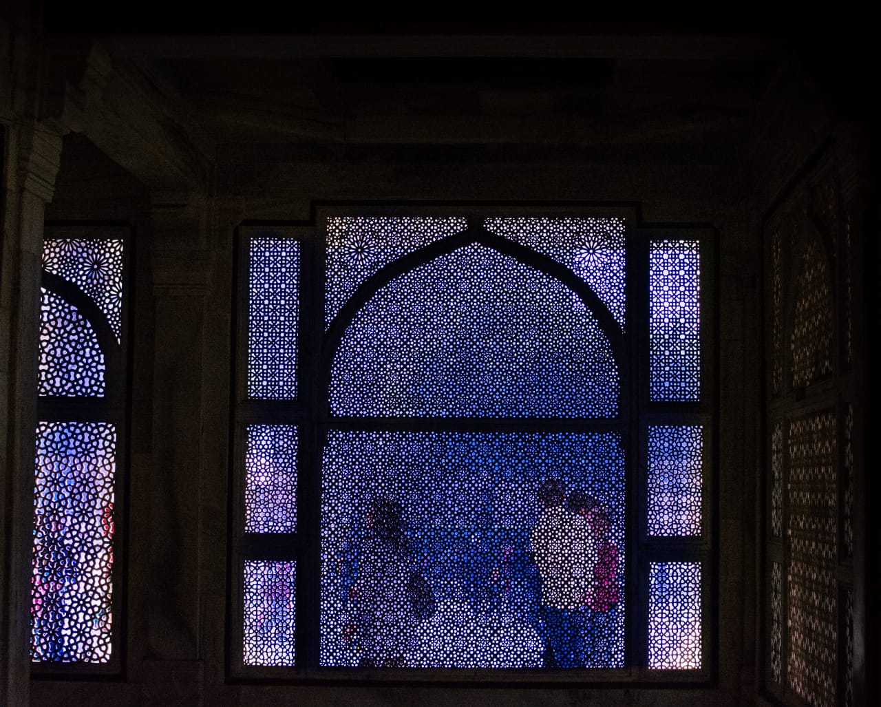 II The blending mood of colour is revealed by thelocalfeet's imagination through the decorative lattice window II