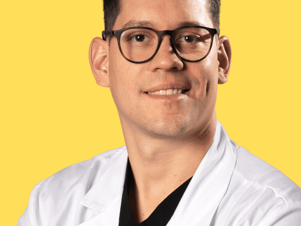 Dr. Rafael Odreman, médico cirujano de Capilux especialista en implante capilar