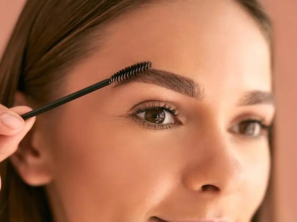 Todo lo que Necesitas Saber sobre el Implante de Cejas