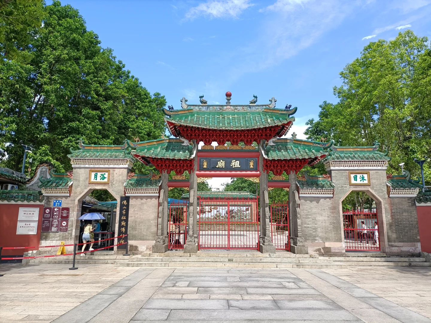 Foshan Zumiao Ancestral Temple, famous cultural attraction for overseas buyers visiting Foshan furniture market
