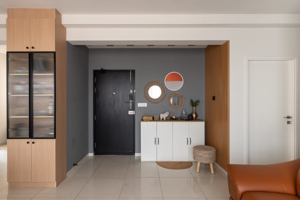 Foyer unit with seat and storage