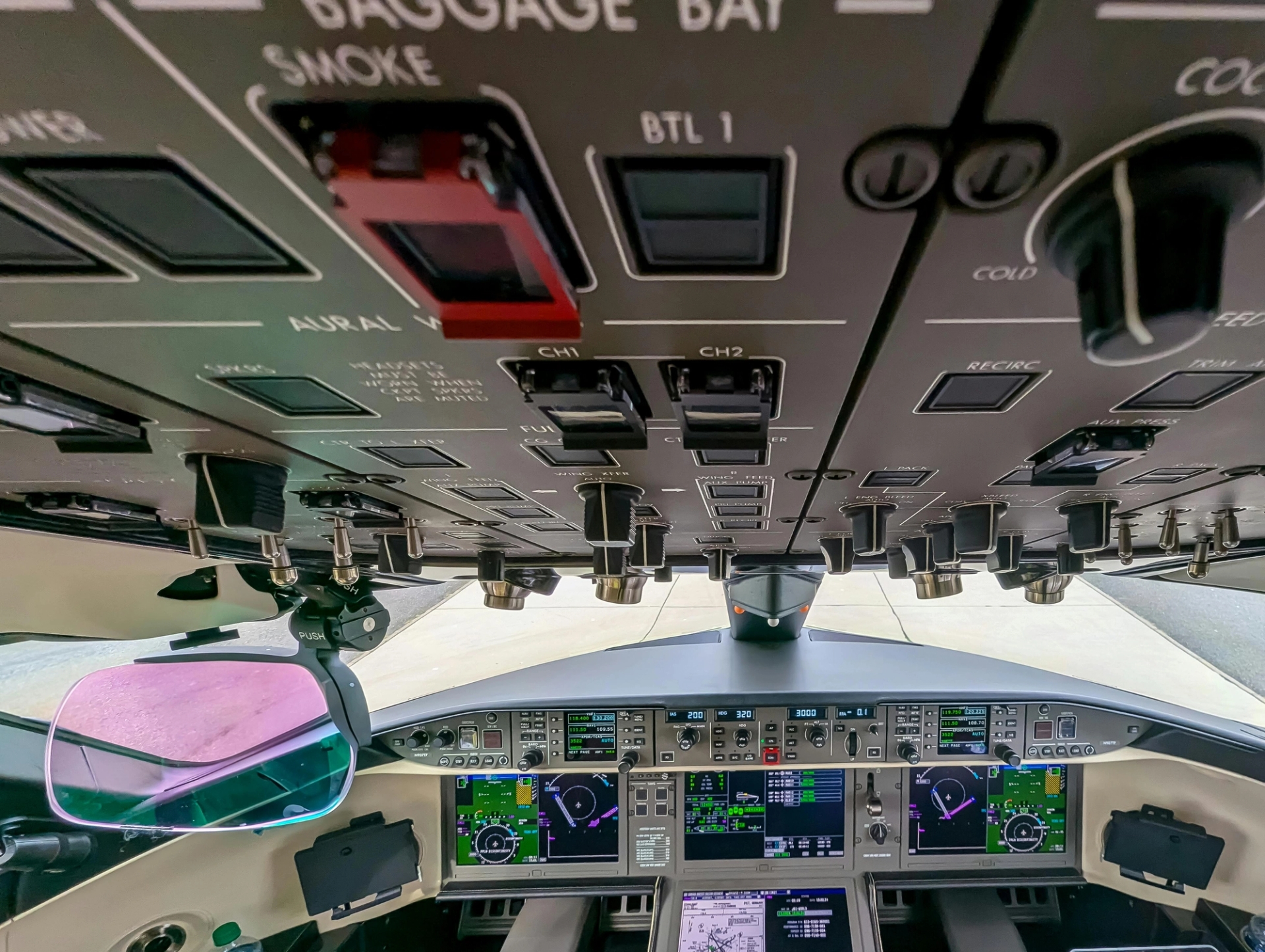 Im Cockpit: Eine praktische Erinnerung daran, wie wichtig übersichtliche, vernetzte Dashboards sind – sowohl in der Luft als auch im gesamten Flugbetrieb.