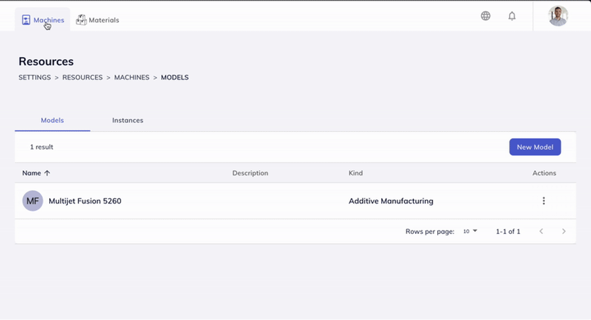 Gif mostrando una vista de la configuración de recursos, con máquinas y materiales