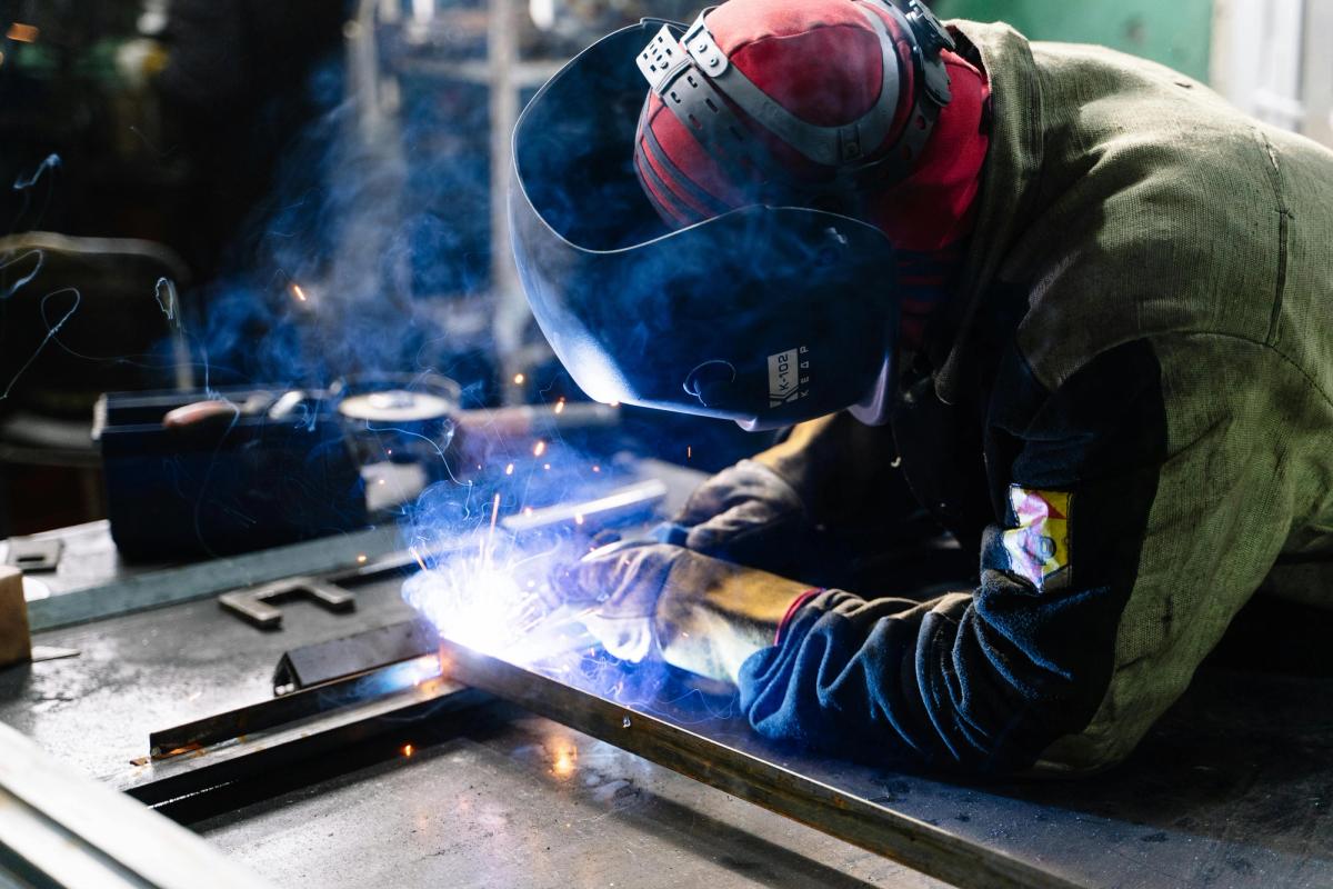 Businesses that manages complex manufacturing workflows