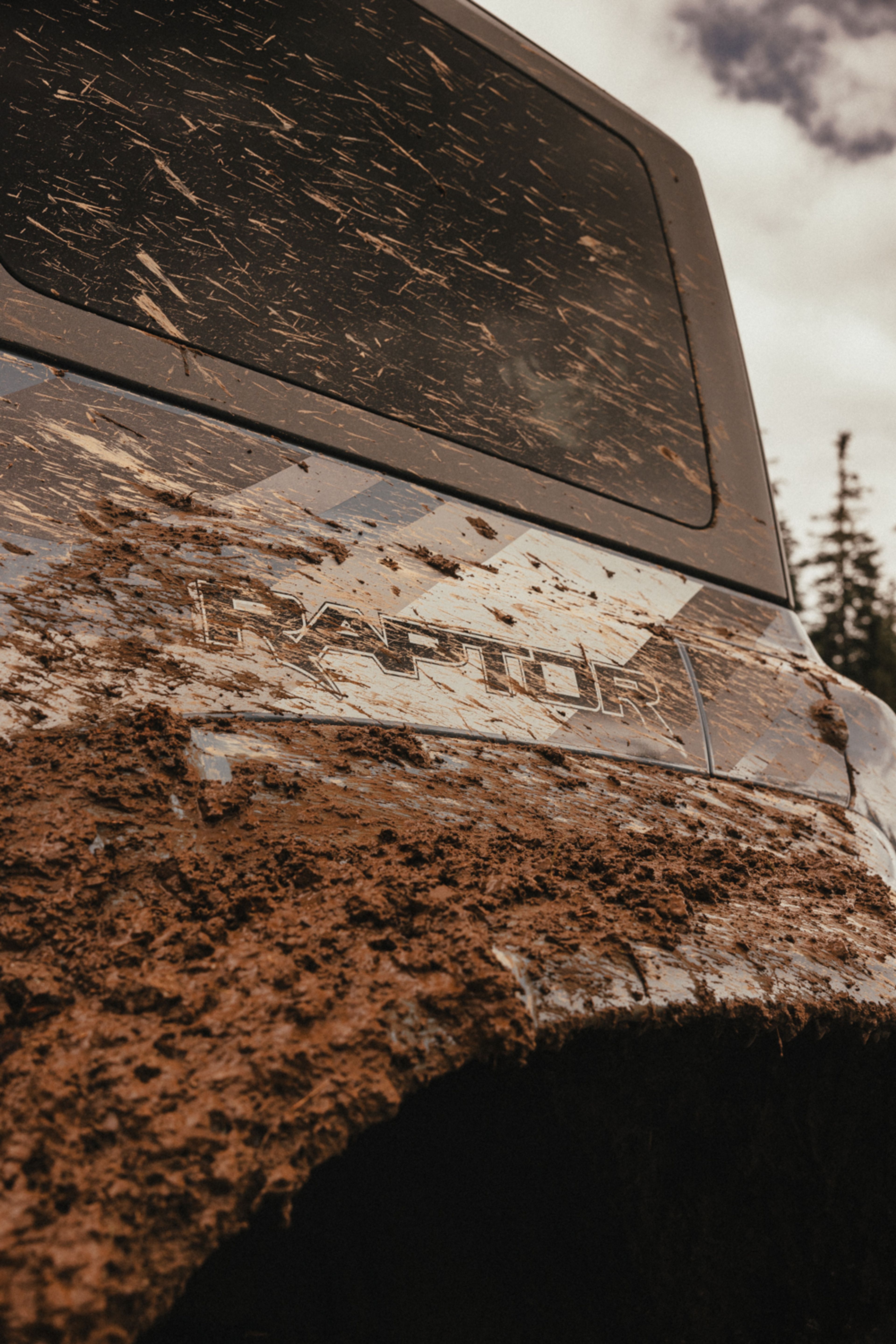 Ford Bronco Raptor mud