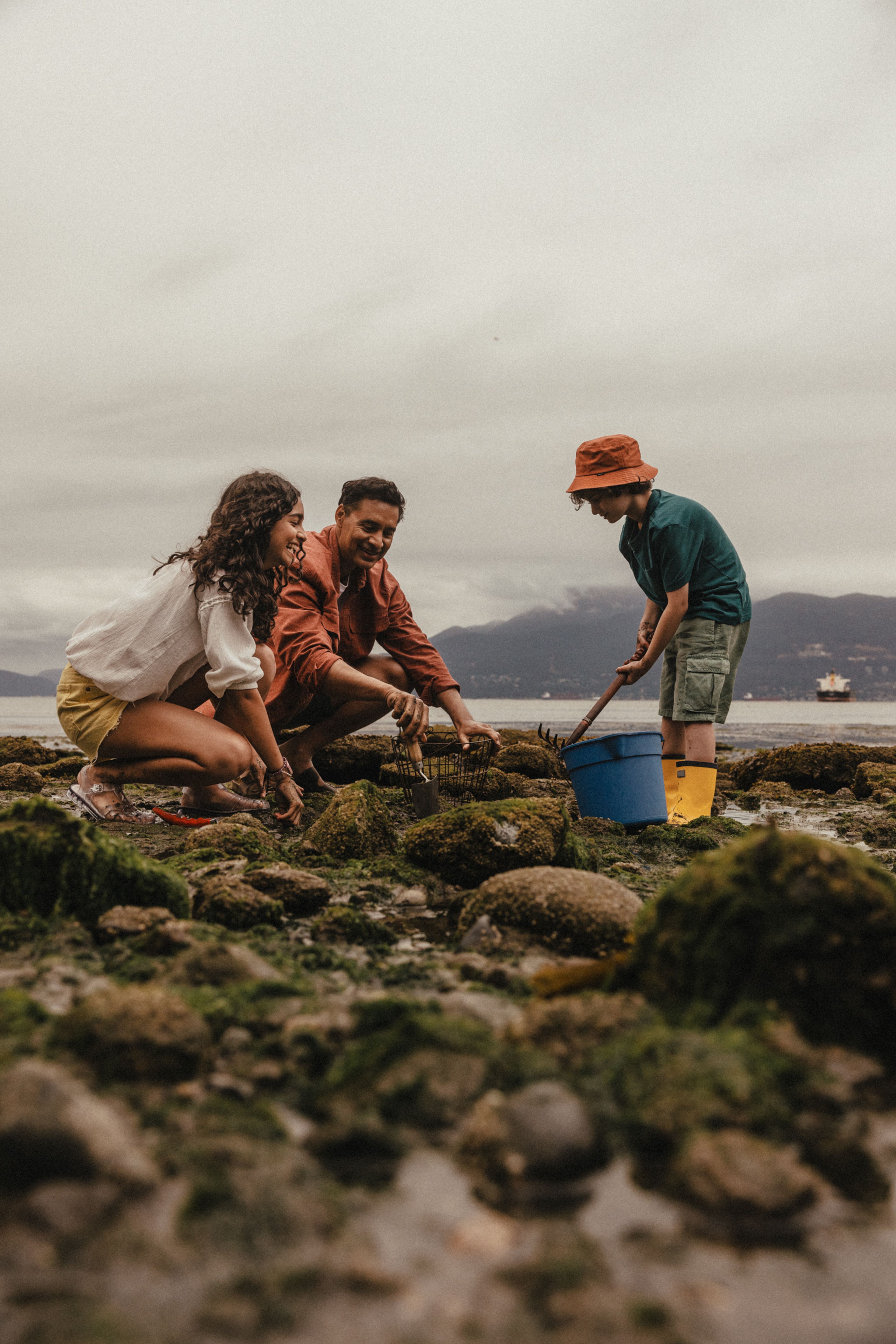 oyster picking
