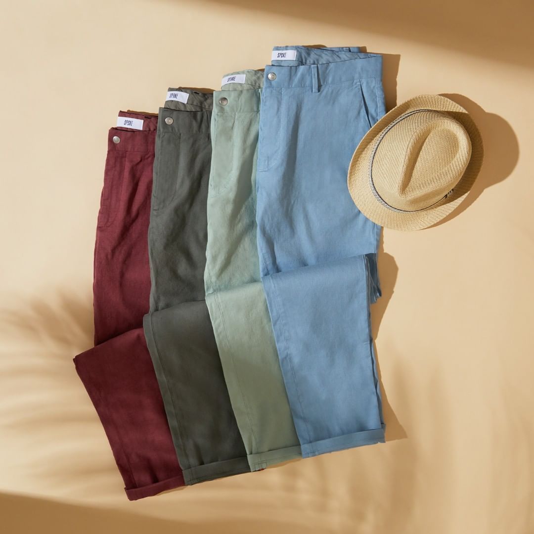 Pantalones y un sombrero