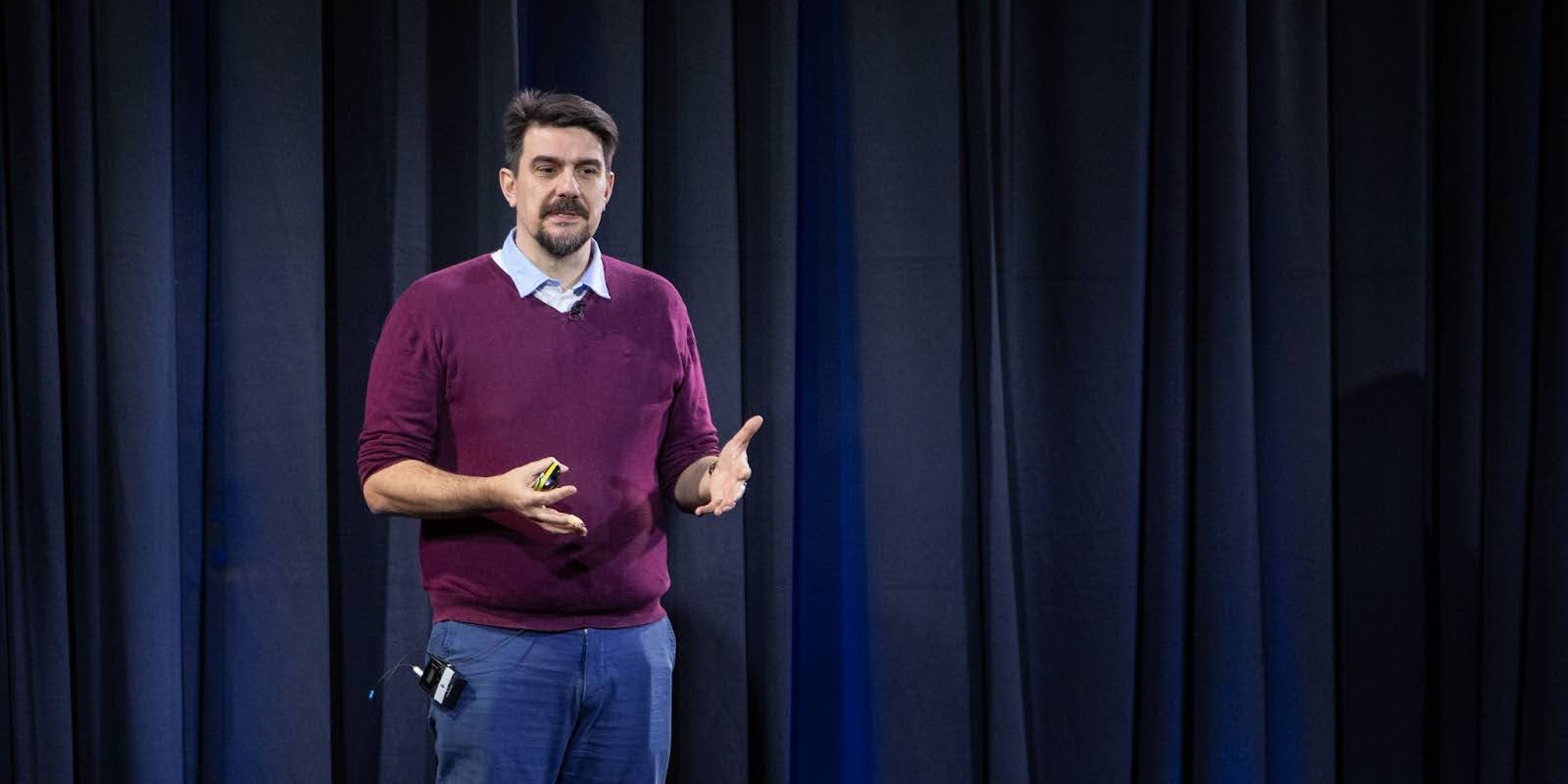 Victor Tuson Palau en el escenario en el CKO de Wayflyer