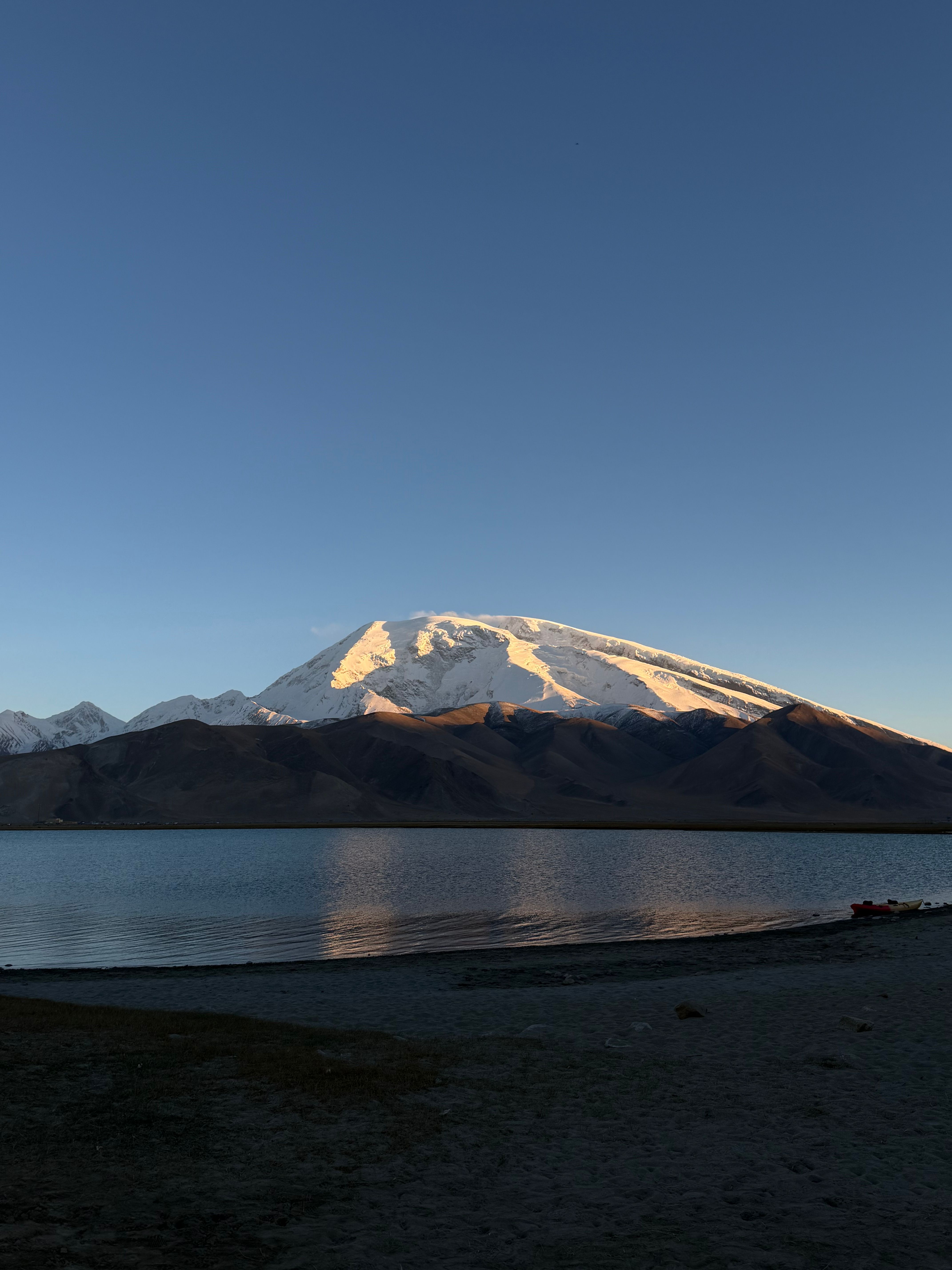 A picture of a mountain.