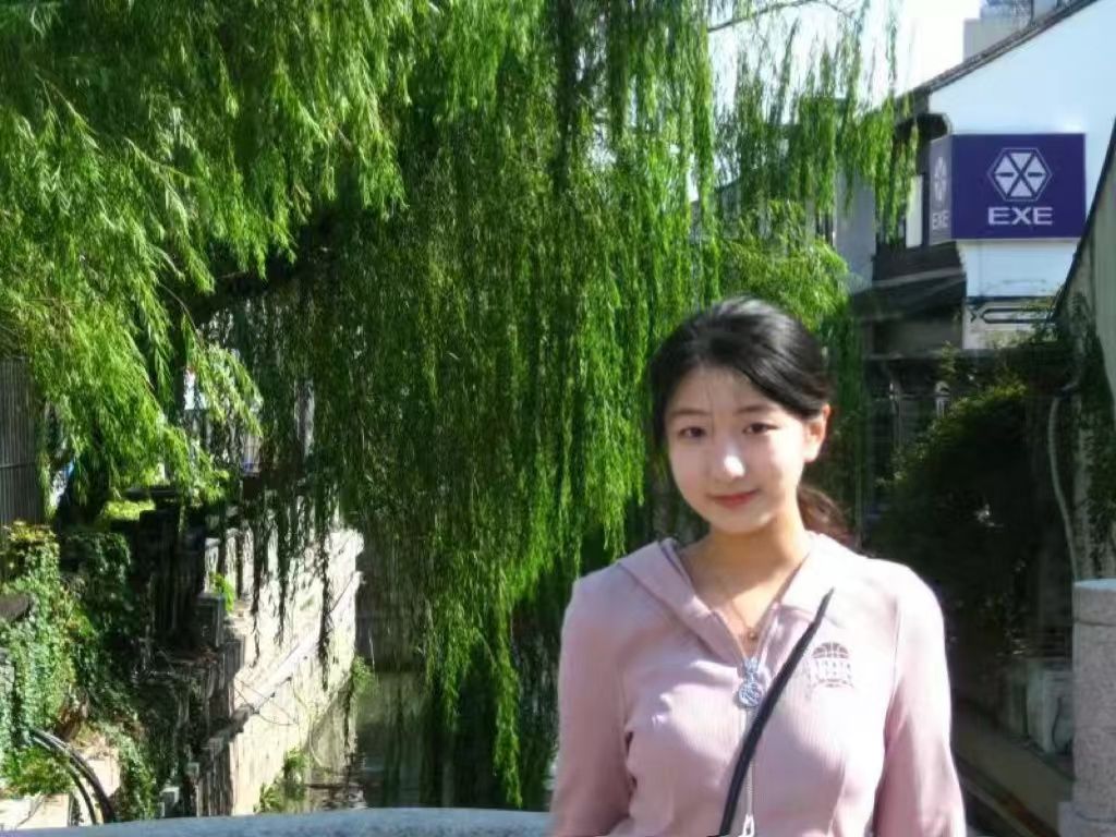 Vivian Wang's portrait image