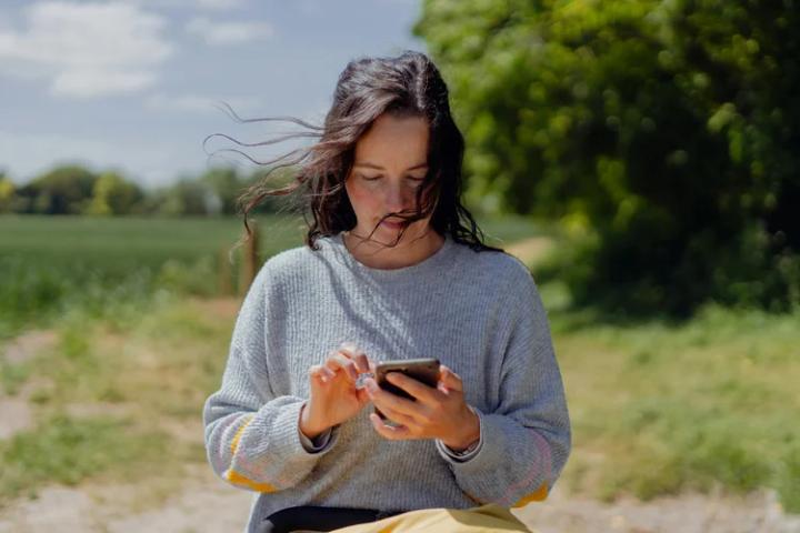 Menstrual and Mood Tracking Mobile Apps