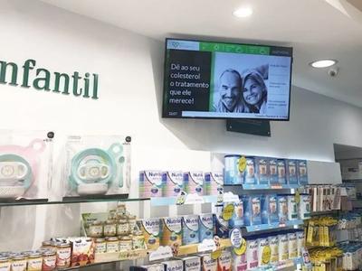 enhance wayfinding in hospitals with digital signage