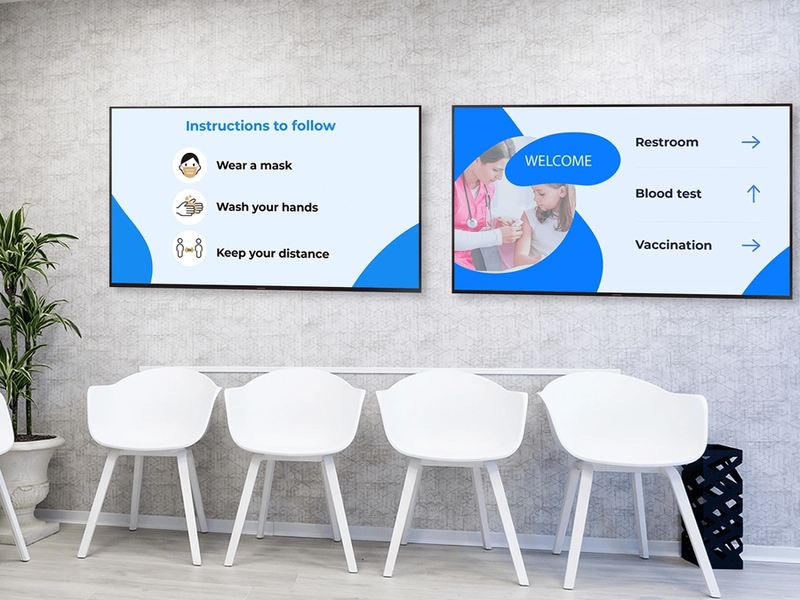 Digital signage prezentující zdravotnické doporučení pro pacienty v čekárně nemocnice.