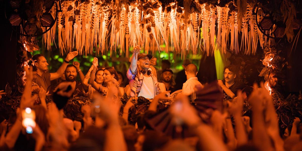 Richy Penny performing live