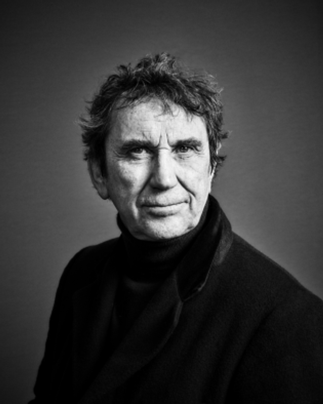 Phil Daniels