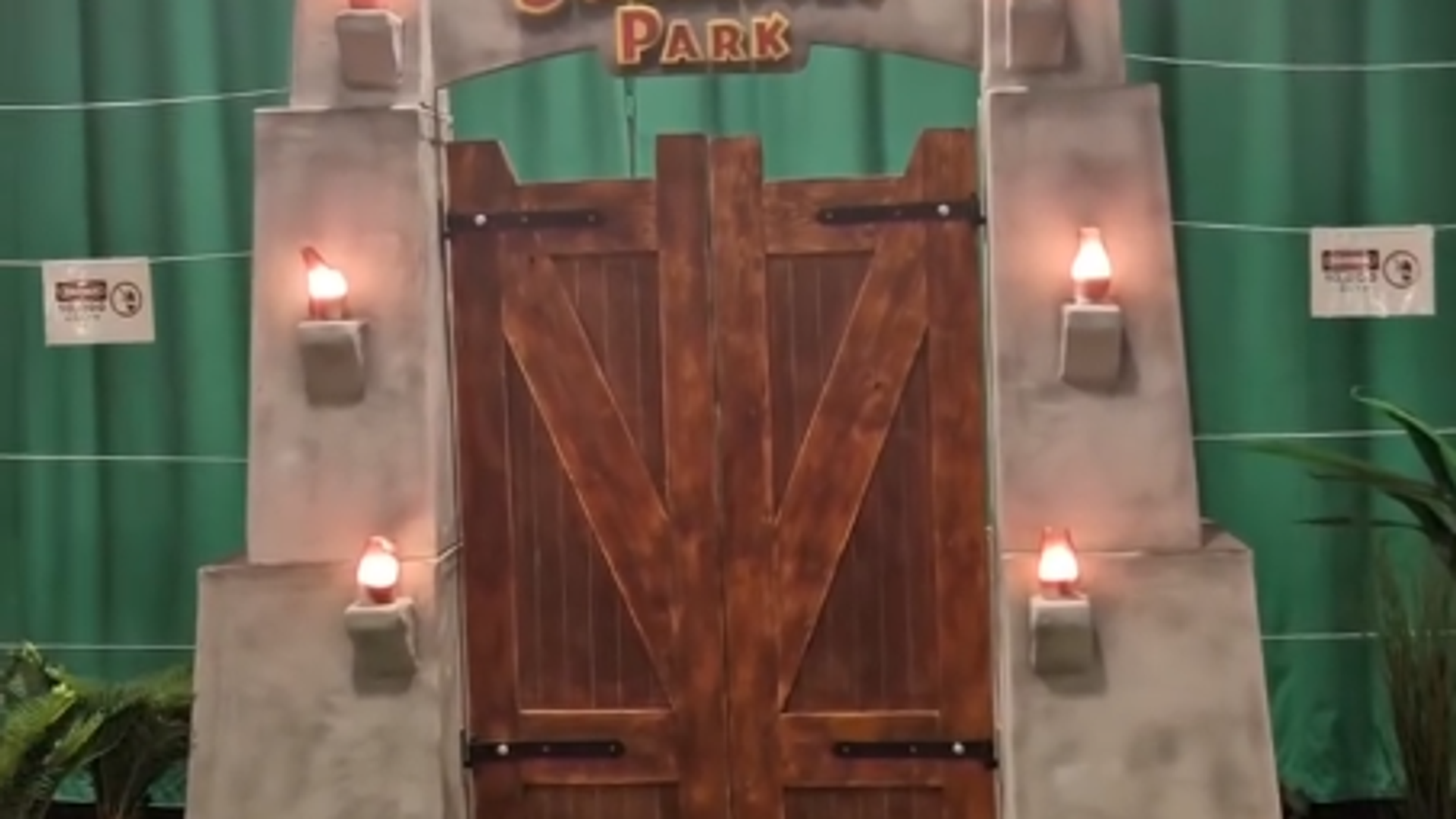Jurassic Park Gates