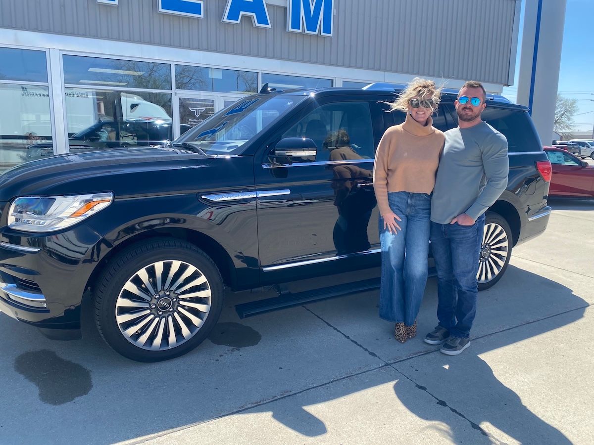 Joya sold this 2020 Lincoln Navigator to Tom and Rebekah Pingel from Sioux City